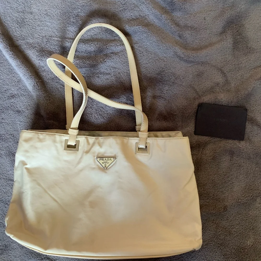 Auth Cream Prada medium shoulder bag - Picture 4 of 13